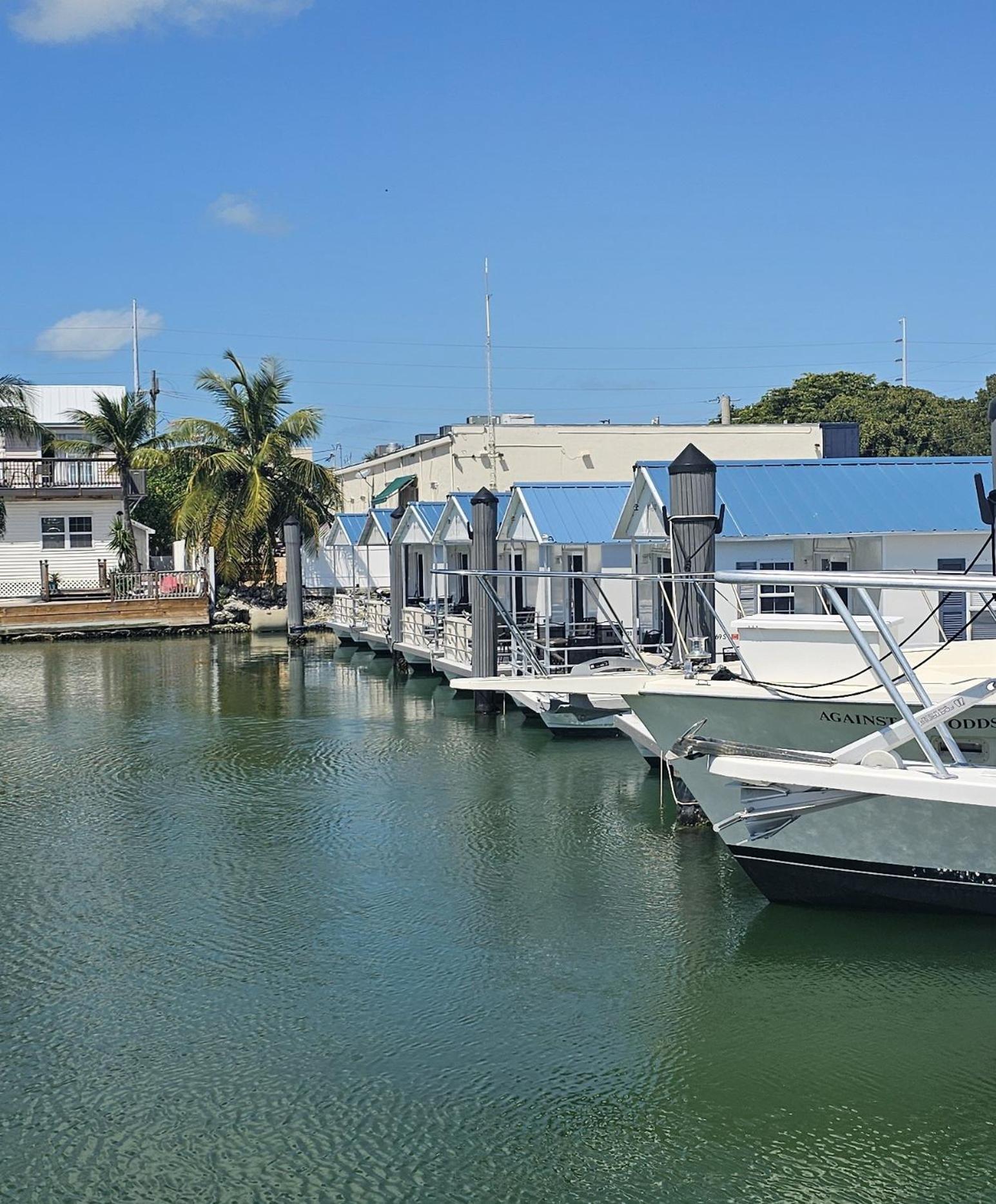 Yacht Haven Hotel Marathon Exterior photo