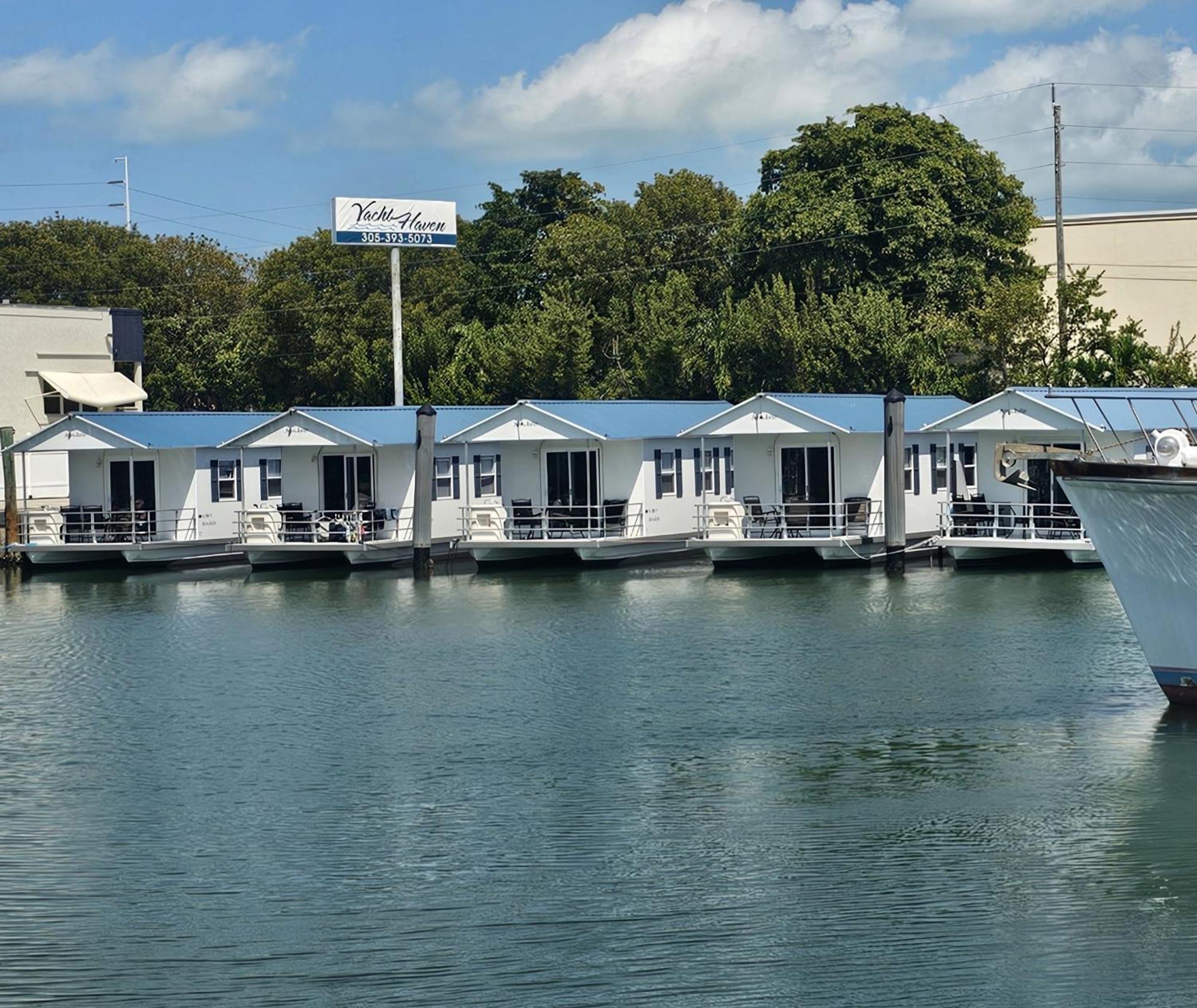 Yacht Haven Hotel Marathon Exterior photo